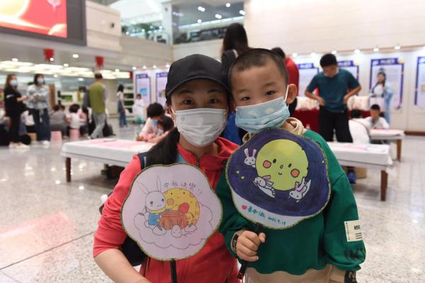 品詩詞、畫團扇、繪兔爺……吉林省圖書館中秋活動異彩紛呈