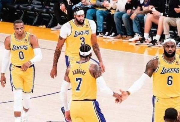 詹姆斯30+10湖人雙殺火箭喜提三連勝,詹姆斯迎來新里程碑 詹姆斯30+10湖人雙殺火箭喜提三連勝,詹姆斯迎來新里程碑