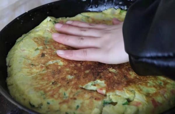 土豆最香的做法，不炒也不燉，我家一週吃6次，出鍋就掃光，解饞