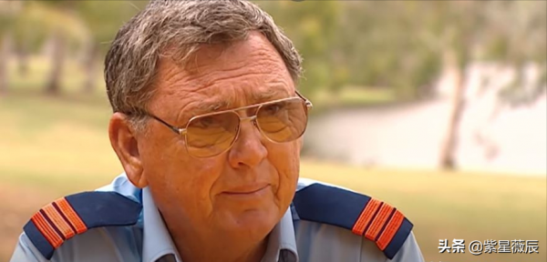 澳洲一14歲女孩在校門口失蹤，5年後突然現身，結局溫馨浪漫