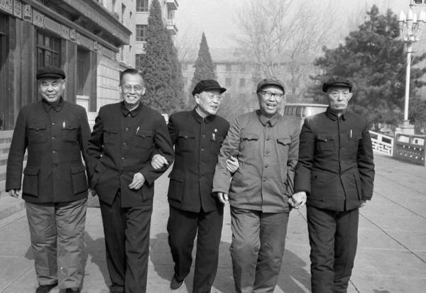 抗美援朝戰爭中，功德林7名戰犯做了什麼事，主席表揚了他們