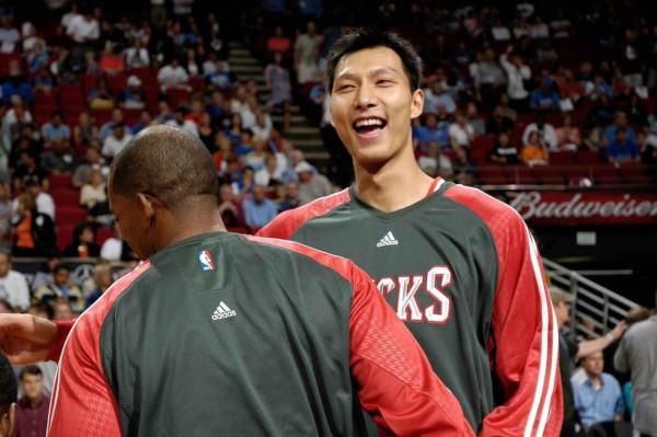 2007年，第6順位被選中！NBA首秀，易建聯是何表現？資料太全面了