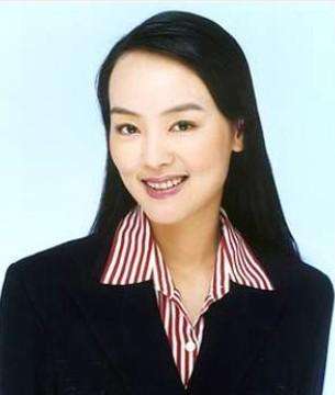 央視主持人孫小梅：曾經被萬人追捧，事業巔峰卻隱退幕後