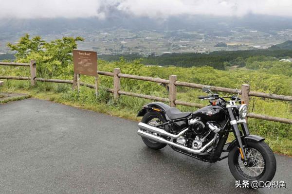 哈雷摩托2021款Softail Slim軟尾司令，V型雙缸70馬力，坐姿舒服