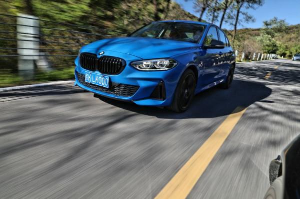 論年輕人與駕控樂趣間的最近距離,一臺1系M運動曜夜版 論年輕人與駕控樂趣間的最近距離,一臺1系M運動曜夜版