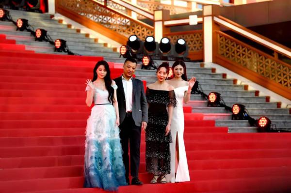 北京國際電影節紅毯星光熠熠!鞏俐領銜評委團亮相 北京國際電影節紅毯星光熠熠!鞏俐領銜評委團亮相