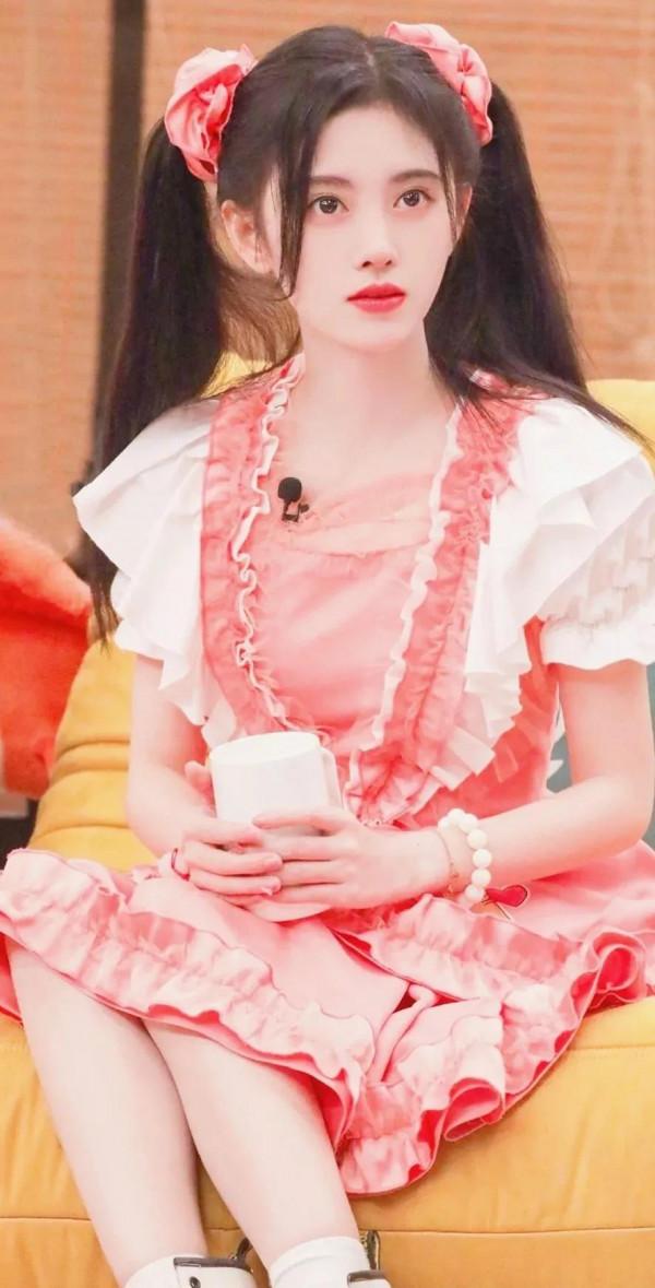 女明星的坐姿,你給誰好評? 女明星的坐姿,你給誰好評?