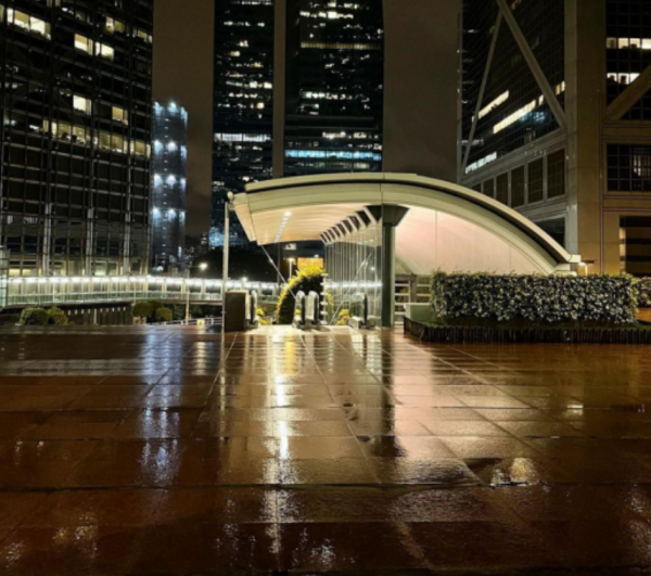 29歲港姐冠軍轉行當上班族,加班至凌晨仍很享受,稱現在生活自由 29歲港姐冠軍轉行當上班族,加班至凌晨仍很享受,稱現在生活自由