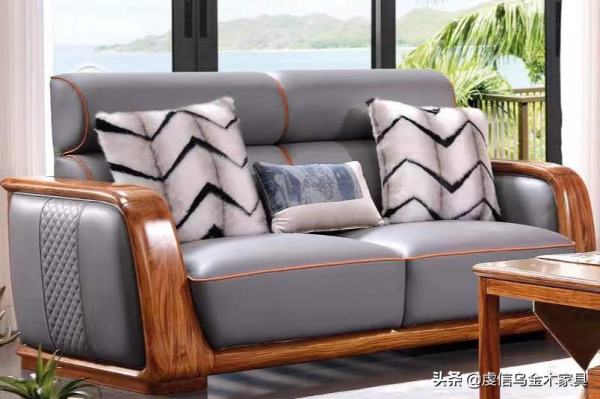 簡約雅緻的烏金木傢俱，高貴優雅之感從內而生，越品越耐人尋味