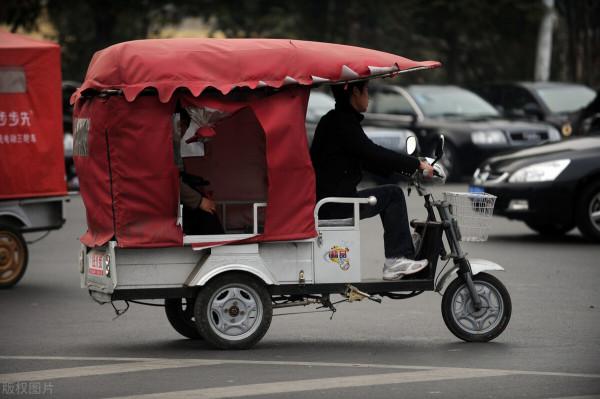 只要有這2種駕照，兩輪、三輪與四輪電動車隨便騎，都不怕被查