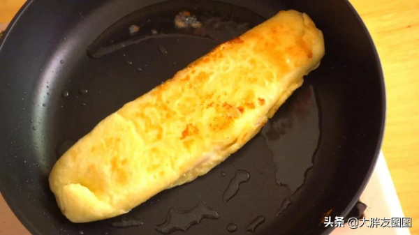 原以為是個蛋卷,一刀切開,口水直流 原以為是個蛋卷,一刀切開,口水直流