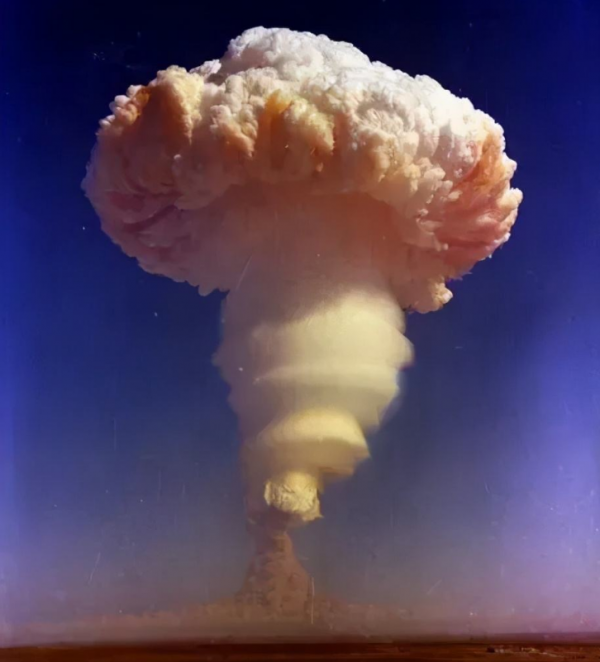 中國第一顆氫彈爆炸，影響有多大？法國加大投入，尼克松抓住機會