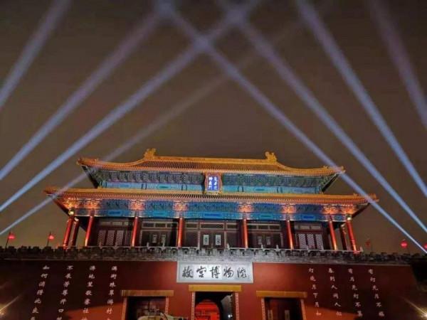 故宮夜晚空無一人？現實：不但有人走動，有時候比白天還熱鬧