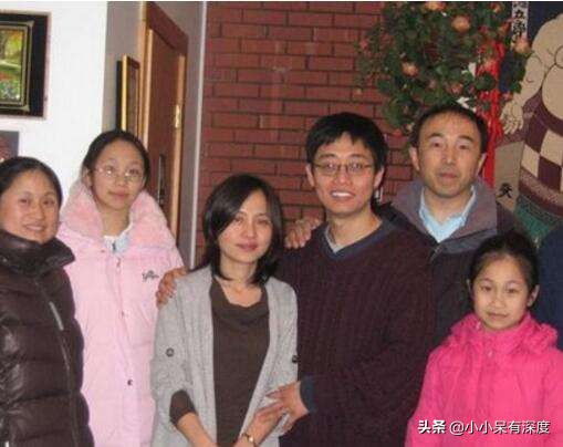 黃西和妻子近照,他是央視海歸博士,他背後的艱辛常常被一筆帶過 黃西和妻子近照,他是央視海歸博士,他背後的艱辛常常被一筆帶過