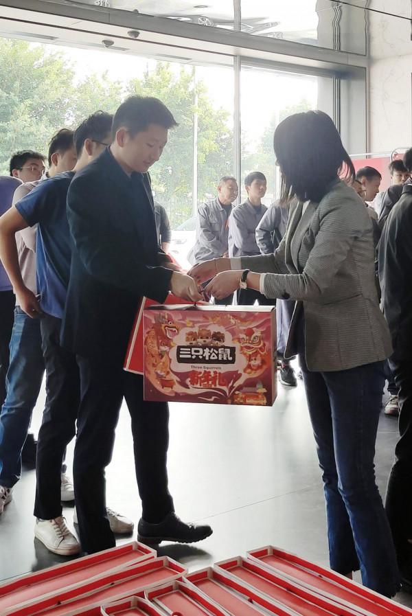 意博門窗開展&OpenCurlyDoubleQuote;喜迎新春送溫暖&rdquo;關愛職工主題活動