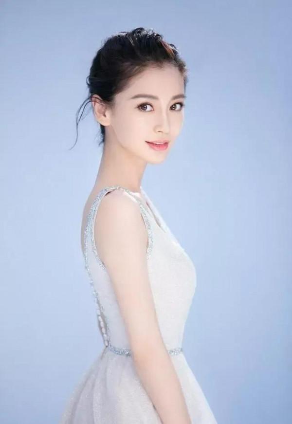 黃曉明老婆人面桃花，人見人愛，花見花開