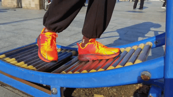 體驗跑步的樂趣-R2雲跑緩減震馬拉松長跑網面運動鞋 體驗跑步的樂趣-R2雲跑緩減震馬拉松長跑網面運動鞋