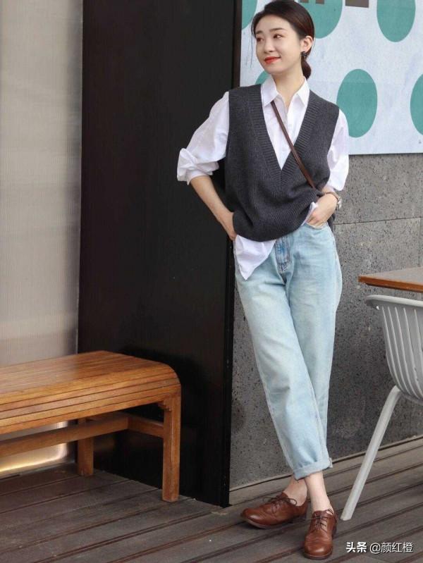 這才是“馬甲”的正確穿法，保暖又洋氣，幾種搭配讓你氣質翻倍