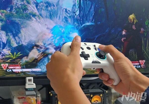 有顏值又能打 雷神天蠍G35藍芽無線遊戲手柄體驗