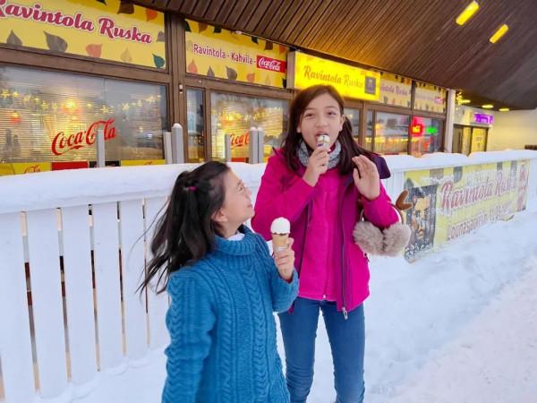 去芬蘭看極光，見聖誕老人，路上卻丟失行李，差點被鎖地牢