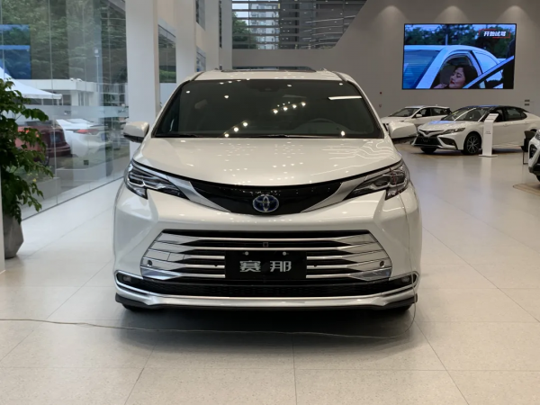 用賓士C級的價格，買這麼大一輛MPV，你說賽那值不值？