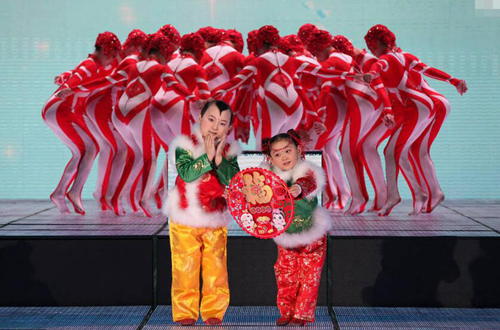 8年前&quot;年畫娃娃&quot;組合春晚走紅，哥哥已去世6年，妹妹如今怎樣了？