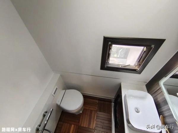 超大沙發床,酒店豪華包廂內飾,順之旅重汽汕德卡房車 超大沙發床,酒店豪華包廂內飾,順之旅重汽汕德卡房車