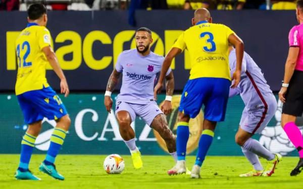 德容染紅,十人巴薩客場戰平加的斯 德容染紅,十人巴薩客場戰平加的斯