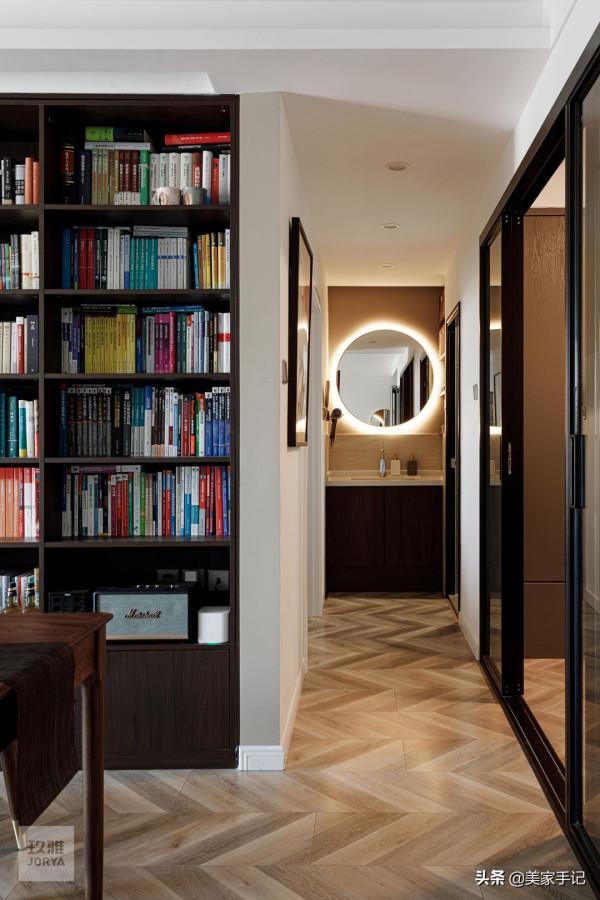 她56㎡的家，因堅持捨棄客廳老三樣而走紅，不要沙發、茶几太香了