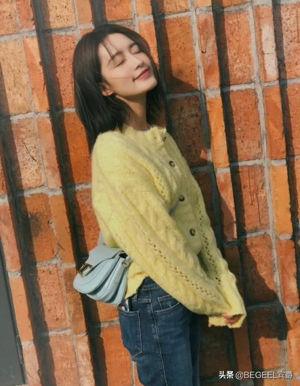 秋天做個溫柔的女人，針織衫這樣穿，保暖舒適又顯氣質