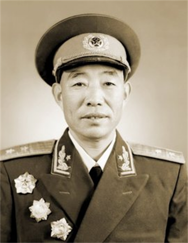 1955年授銜，孔慶德自認為能被授校官就樂壞了，卻被破格授予中將
