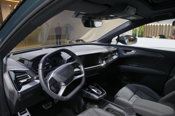 上汽奧迪Q5 e-tron亮相廣州車展，豪華純電SUV開啟預訂