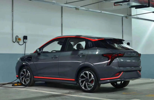 360正式入股哪吒汽車；特斯拉市值首次突破萬億美元大關