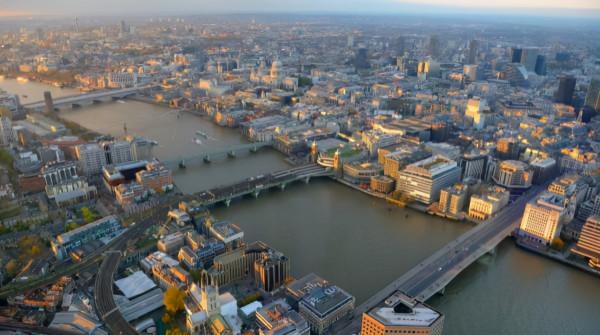 15個世界最壯觀的機場著陸點