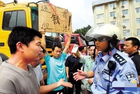 兩個聞喜籍億萬富豪，同樣的資不抵債，李兆會逃亡，趙恩龍跳樓