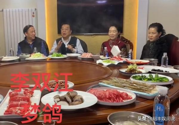 李雙江攜夢鴿參加聚會！現場高歌氣場不足，妻子全程冷漠不在狀態