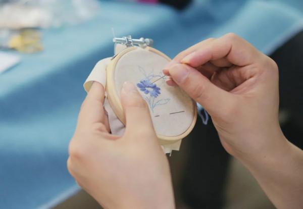 在這場展覽中聆聽明清緙繡書畫和黃道婆的繡織對話 在這場展覽中聆聽明清緙繡書畫和黃道婆的繡織對話