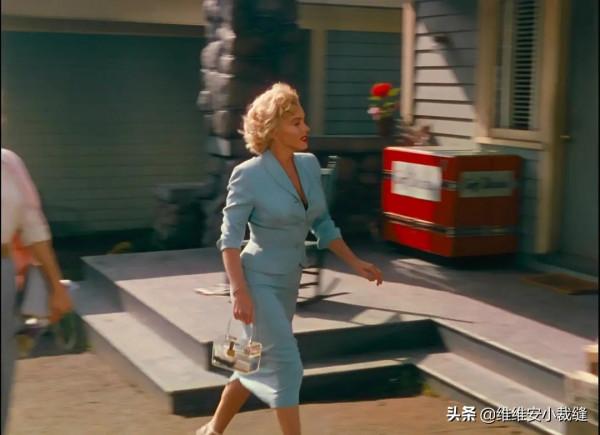 瑪麗蓮夢露有多時髦？一件鉛筆裙穿出多種風情，驚豔了整個時尚圈