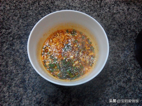 好好吃的番茄酸辣湯餃，湯底濃郁，一碗下肚渾身熱乎