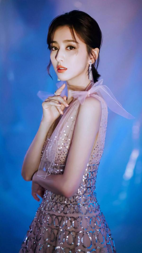 今日女神佟麗婭