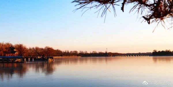 金光灑滿頤和園 十七孔橋橋洞被夕陽金色餘暉穿透