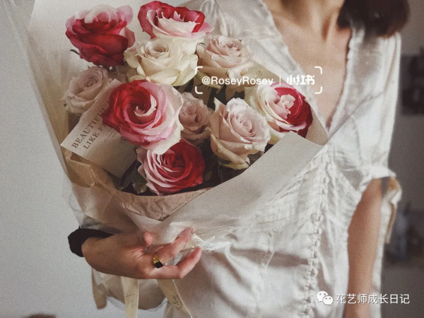 100朵玫瑰vol.26 | 炙熱玫瑰，經典的紅白玫瑰，是浪漫的開始