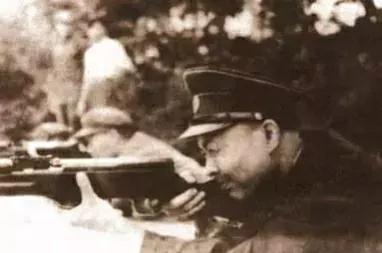 1950年,毛主席讓羅舜初到湖南任職,周總理卻說:你當海軍參謀長 1950年,毛主席讓羅舜初到湖南任職,周總理卻說:你當海軍參謀長