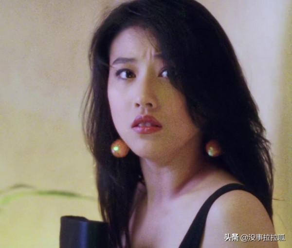 明星們別做烤瓷牙了，這些有兔牙的明星一樣顏值逆天