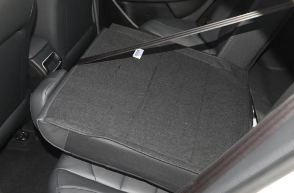 工薪族買車，價格越低越好，這三款不但省油，保養還便宜