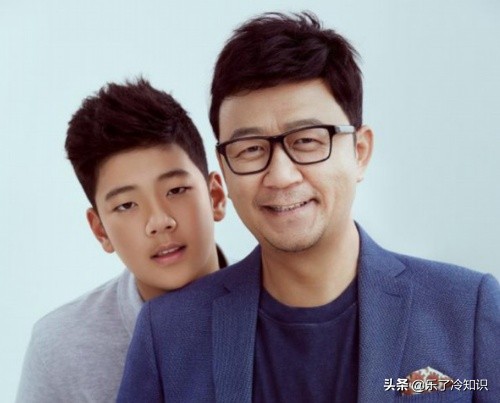 兄妹倆都是演員，妹妹上春晚多次不紅，哥哥1次沒上卻火了