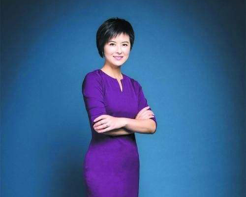 退出央視的張泉靈，其硬筆書法不錯，果敢沉靜，成交流傳閱的焦點