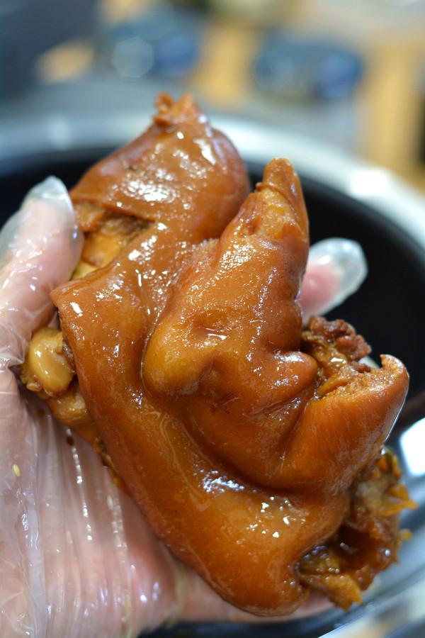 這鍋滷味太香了,1小時出鍋,讓人饞得流口水,自己做經濟實惠 這鍋滷味太香了,1小時出鍋,讓人饞得流口水,自己做經濟實惠