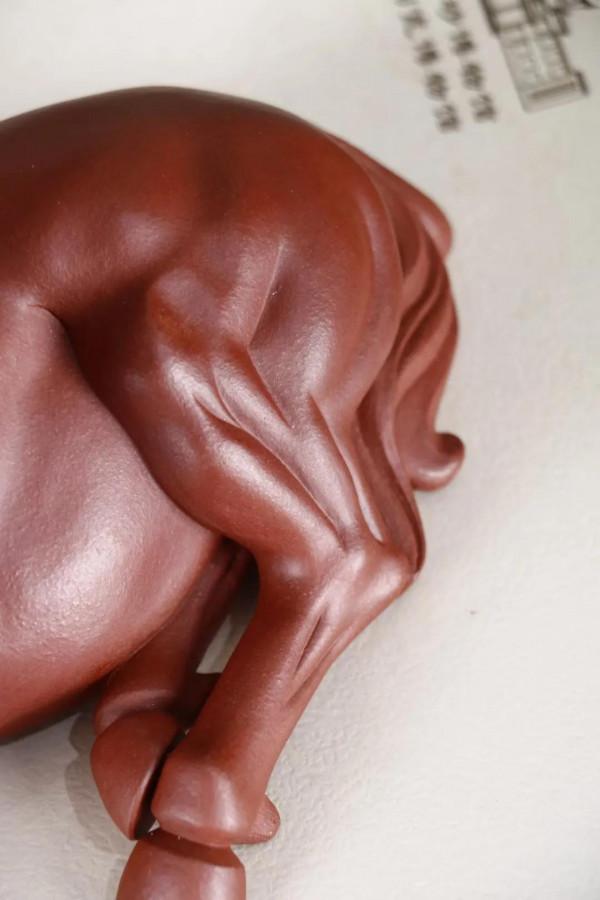 臥馬，逼真嗎？