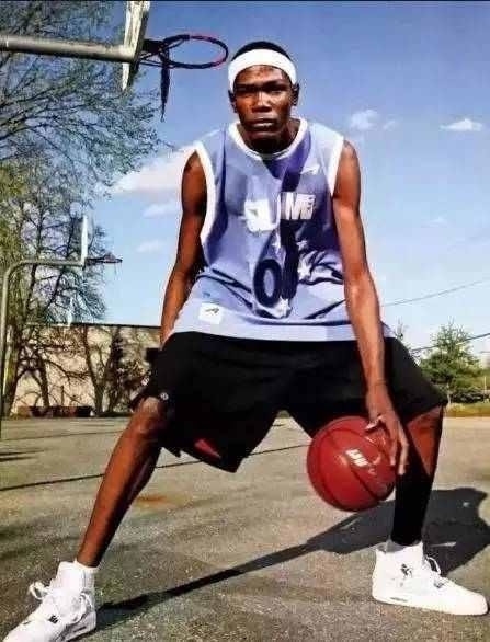 髮帶造型分4個等級:杜蘭特氣質C級,詹姆斯S級,艾弗森SSS級 髮帶造型分4個等級:杜蘭特氣質C級,詹姆斯S級,艾弗森SSS級